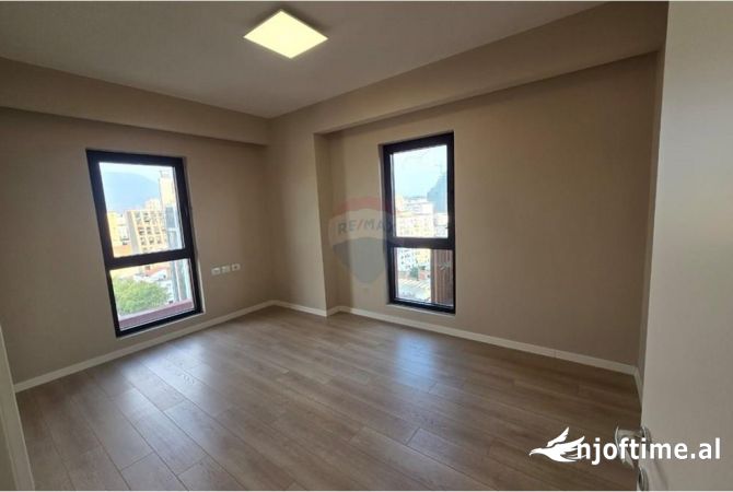 Zyre Per Qira - Tirana Garden Building