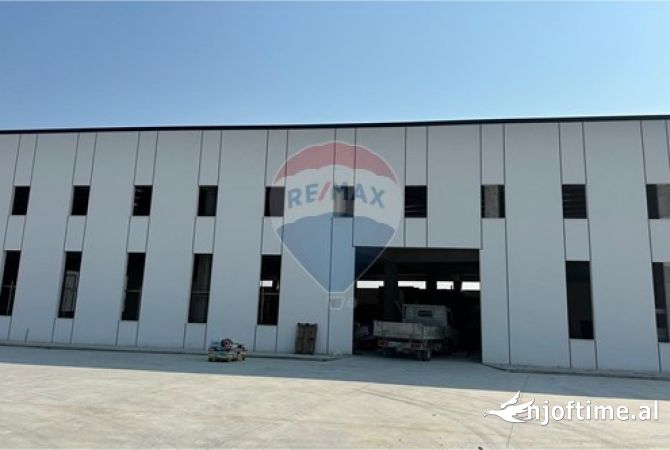 Ambiente Commerciale in Affitto 4+1 a Tirana - 5,000 Euro