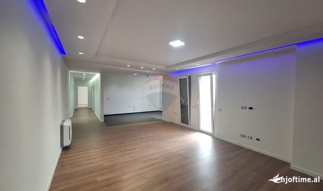 Apartament 3+1+3 per qera per zyra ne Don Bosko