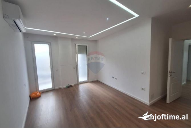 Apartament 3+1+3 per qera per zyra ne Don Bosko