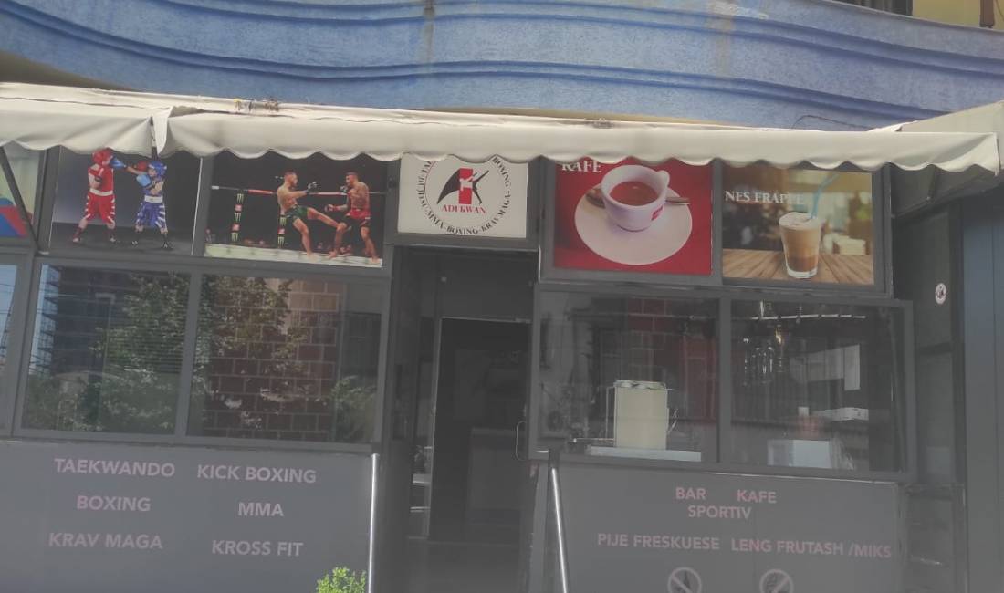 Shitet dyqan ne komunen e parisit Tirane 