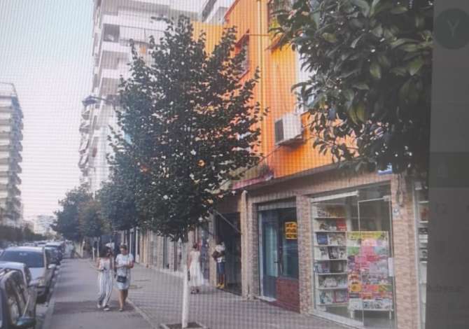 Shitet dyqan ne qender te Fierit 