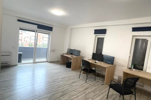 Ambient biznesi me qera 3+1 ne Tirane - 3,000 Euro