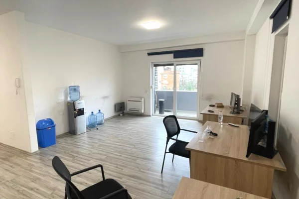 Ambient biznesi me qera 3+1 ne Tirane - 3,000 Euro