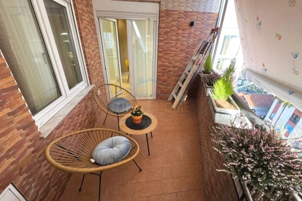 Shtepi ne shitje Apartament ne Tirane, 2+1, Mobilimi E mobiluar, Pagesa 299,000  Euro.