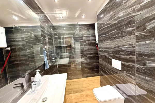 Shtepi me qera Apartament ne Tirane, 2+1, Mobilimi E mobiluar, Pagesa 1,000  Euro.