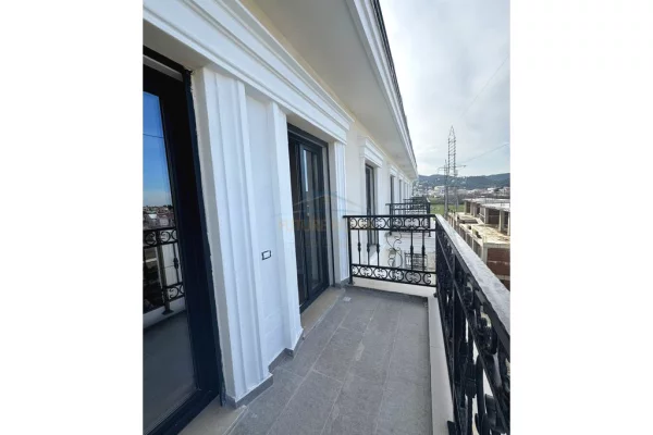 Shitet, Apartament 1+1, Sauk, Tirana Porta e Re, Tiranë.