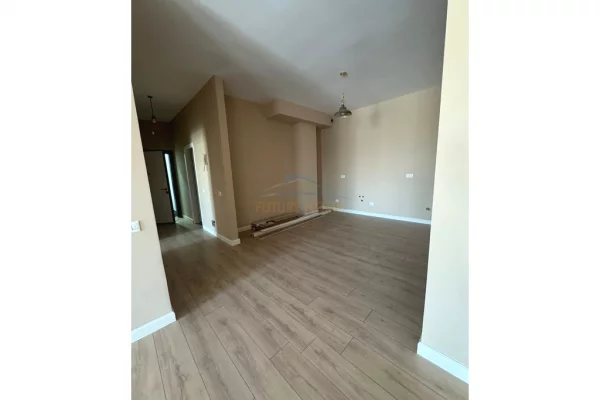 Shtepi ne shitje Apartament ne Tirane, 1+1, Mobilimi Bosh, pa mobiluar, Pagesa 159,000  Euro.