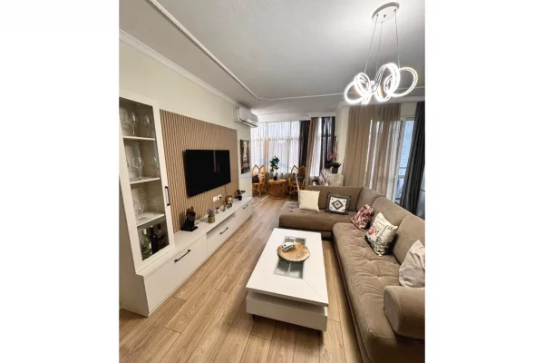 Shtepi me qera 3+1 ne Tirane - 1,200 Euro