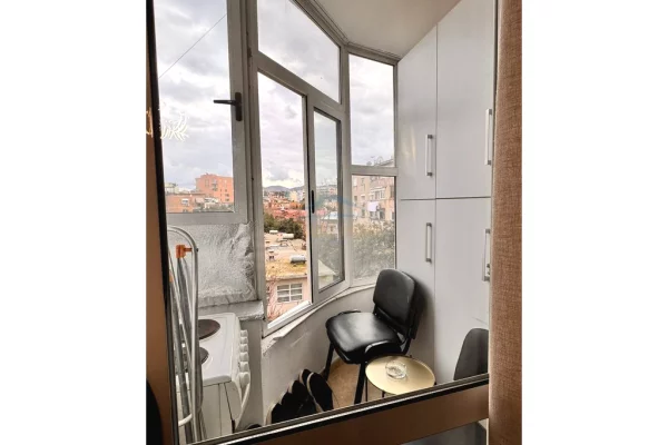 Shtepi me qera Apartament ne Tirane, 3+1, Mobilimi E mobiluar, Pagesa 1,200  Euro.