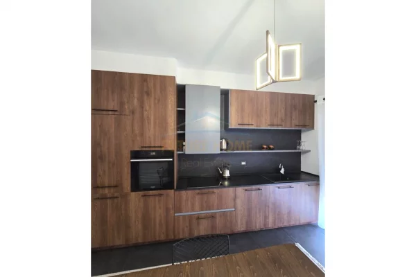 Shtepi me qera Apartament ne Tirane, 2+1, Mobilimi E mobiluar, Pagesa 1,100  Euro.