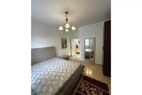 Shtepi me qera Apartament ne Tirane, 3+1, Mobilimi E mobiluar, Pagesa 1,400  Euro.