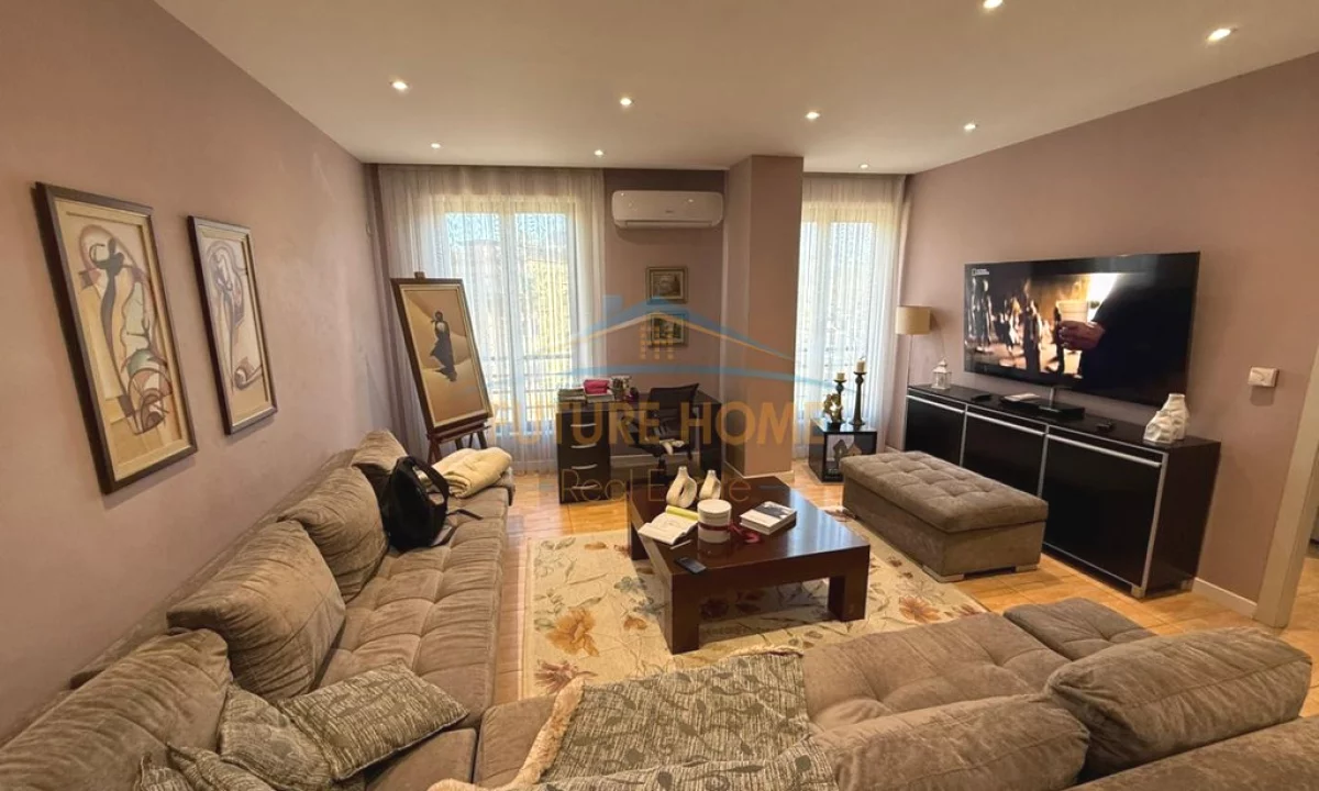 Shtepi ne shitje Apartament ne Tirane, 2+1, Mobilimi Pjeserisht e mobiluar, Pagesa 240,000  Euro.