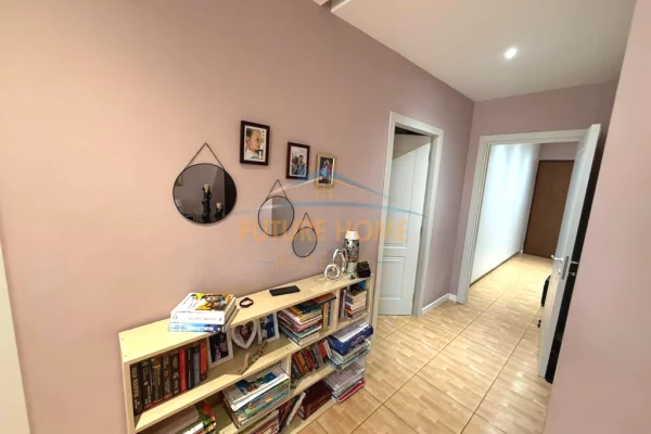 Shtepi ne shitje Apartament ne Tirane, 2+1, Mobilimi Pjeserisht e mobiluar, Pagesa 240,000  Euro.