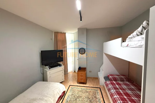 Shtepi ne shitje Apartament ne Tirane, 2+1, Mobilimi Pjeserisht e mobiluar, Pagesa 240,000  Euro.