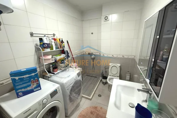 Shtepi ne shitje Apartament ne Tirane, 2+1, Mobilimi Pjeserisht e mobiluar, Pagesa 240,000  Euro.