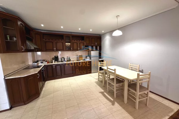Shtepi ne shitje Apartament ne Tirane, 2+1, Mobilimi E mobiluar, Pagesa 350,000  Euro.
