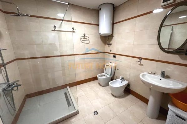 Shtepi ne shitje Apartament ne Tirane, 2+1, Mobilimi E mobiluar, Pagesa 350,000  Euro.