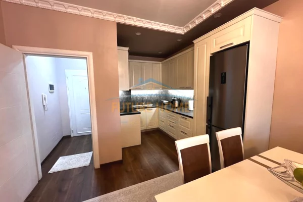 Shtepi ne shitje Apartament ne Tirane, 3+1, Mobilimi E mobiluar, Pagesa 1,900,000  Euro.