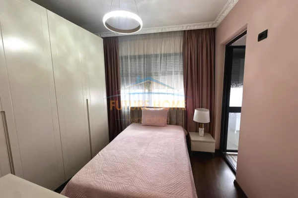 Shtepi ne shitje Apartament ne Tirane, 3+1, Mobilimi E mobiluar, Pagesa 1,900,000  Euro.
