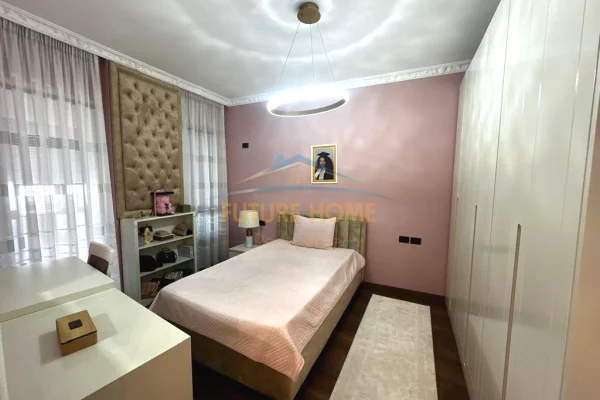 Shtepi ne shitje Apartament ne Tirane, 3+1, Mobilimi E mobiluar, Pagesa 1,900,000  Euro.