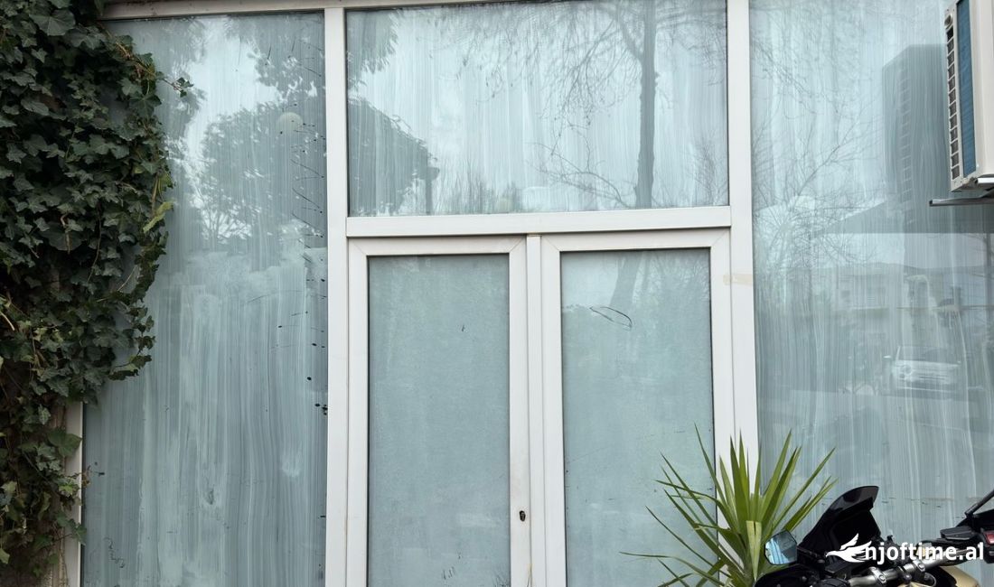 Shitet Ambient Komercial te kodra e Diellit 