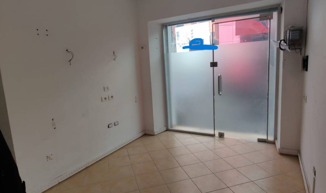 JEPET ME QERA  DYQAN BUZE RRUGE 20M2 350 EURO BLLOKU