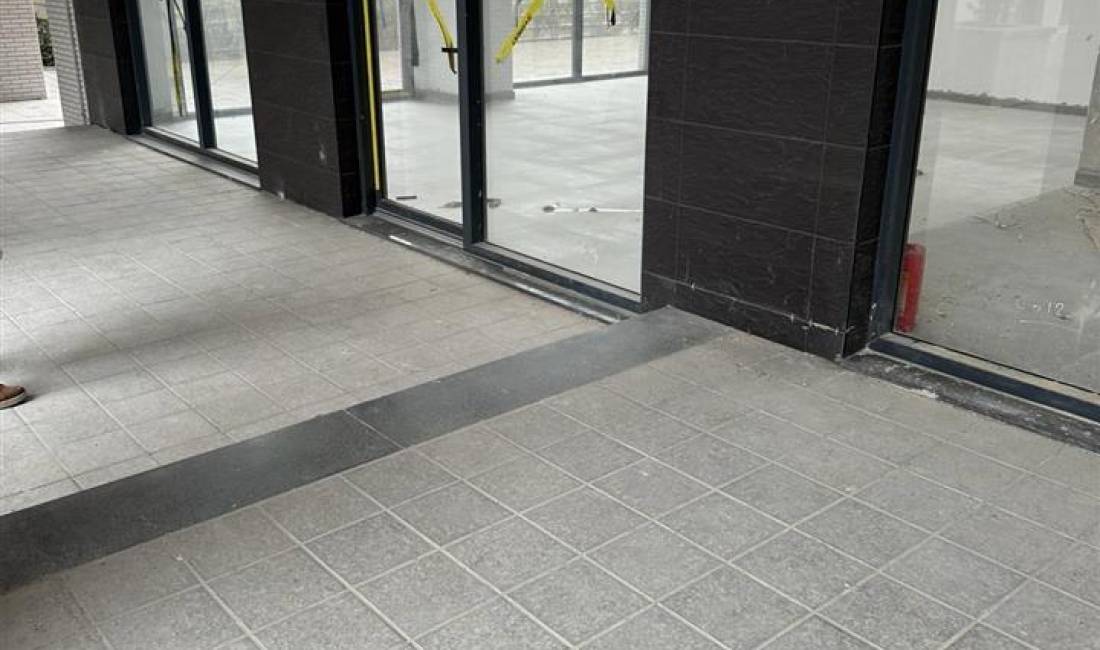 JEPET ME QERA AMBJENT BIZNESI 82M2 1000 EURO ASL XHAMLLIKU