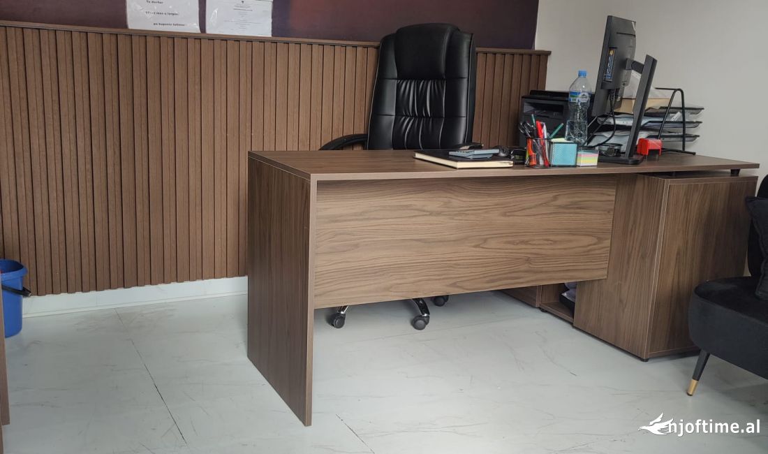 JEPET ME QERA AMBJENT 15M2  400 EURO BULEVARDI ZHAN DARK