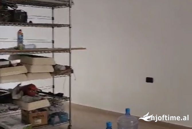 Ambiente Commerciale in Affitto 1+1 a Tirana - 1,000 Euro