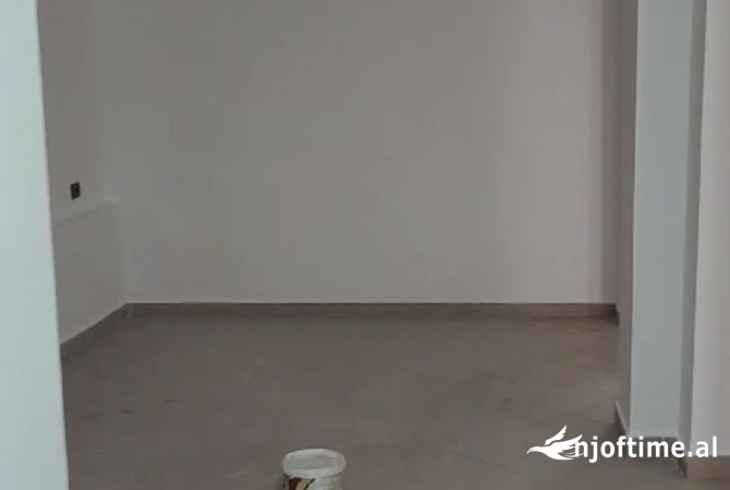 Ambiente Commerciale in Affitto 1+1 a Tirana - 1,000 Euro