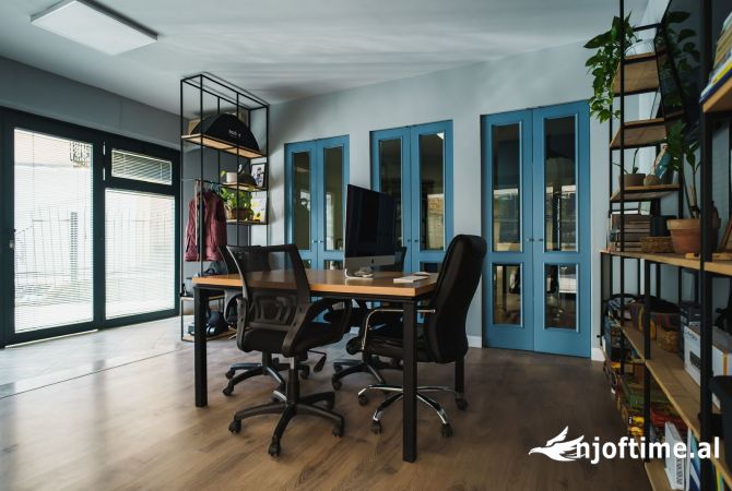 Ambiente Commerciale in Affitto 3+1 a Tirana - 60,000 Leke