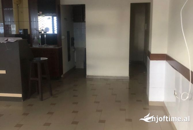 Ambiente Commerciale in Affitto 1+1 a Tirana - 450 Euro
