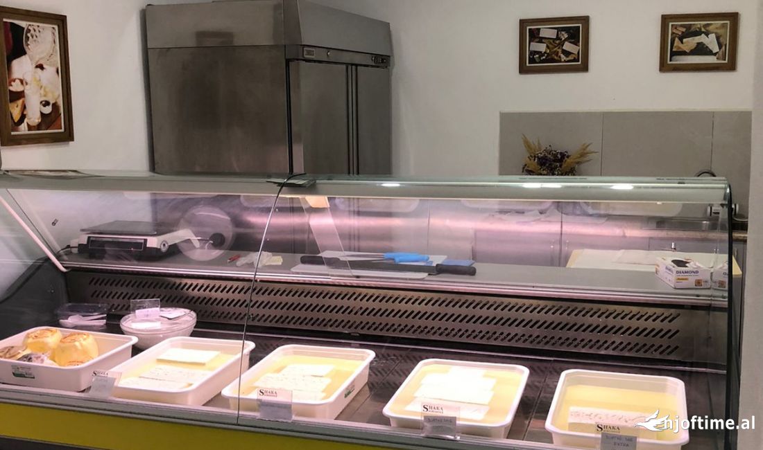 JEPET ME QERA DYQAN 55M2 75000 LEKE RRUGA E KAVAJES