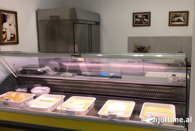 Ambiente Commerciale in Affitto 1+1 a Tirana - 75,000 Leke