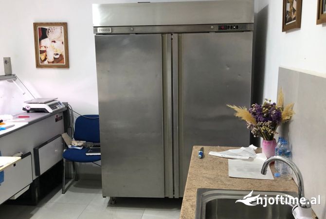 Ambiente Commerciale in Affitto 1+1 a Tirana - 75,000 Leke