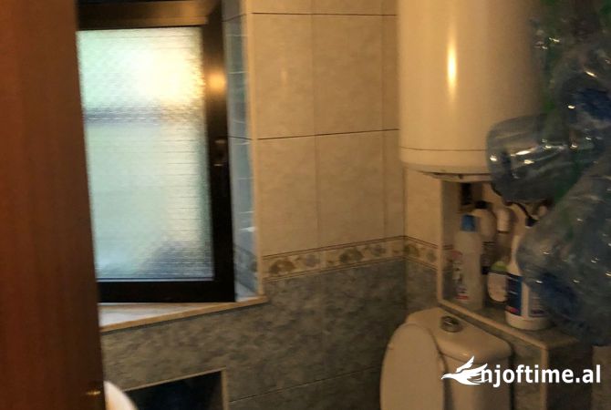 Ambiente Commerciale in Affitto 1+1 a Tirana - 75,000 Leke