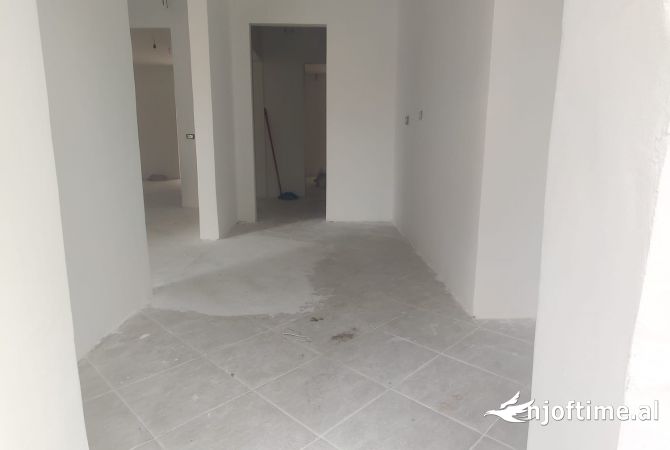 Ambiente Commerciale in Affitto 1+1 a Tirana - 3,000 Euro