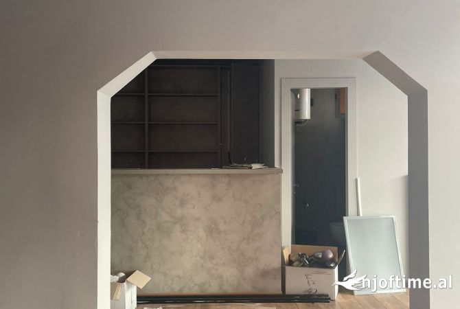 Ambiente Commerciale in Affitto 2+1 a Tirana - 1,000 Euro