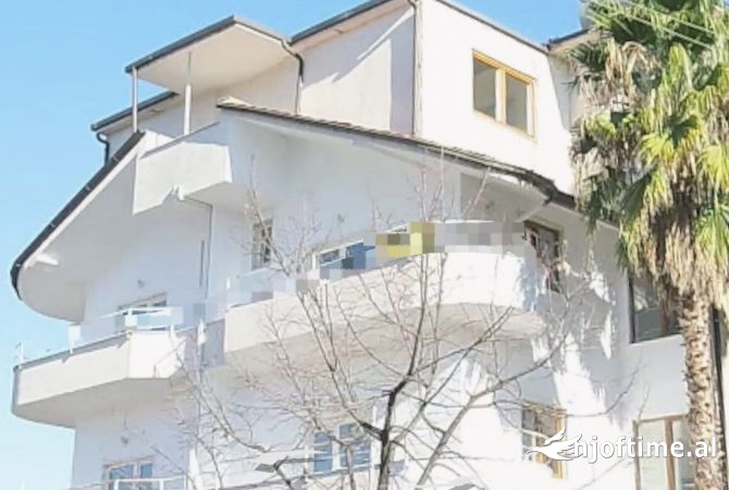 Ambiente Commerciale in Affitto 3+1 a Tirana - 6,000 Euro