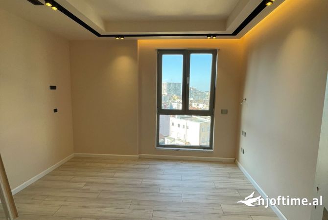 Ambiente Commerciale in Affitto 3+1 a Tirana - 1,350 Euro