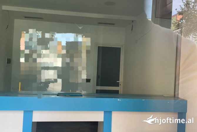 Ambiente Commerciale in Affitto 1+1 a Tirana - 700 Euro