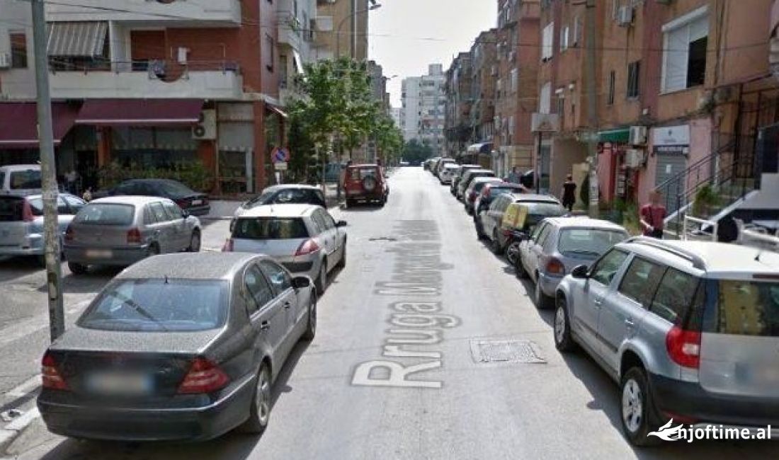 JEPET ME QERA LOKAL 150M2 100000 LEKE RRUGA SAMI FRASHERI