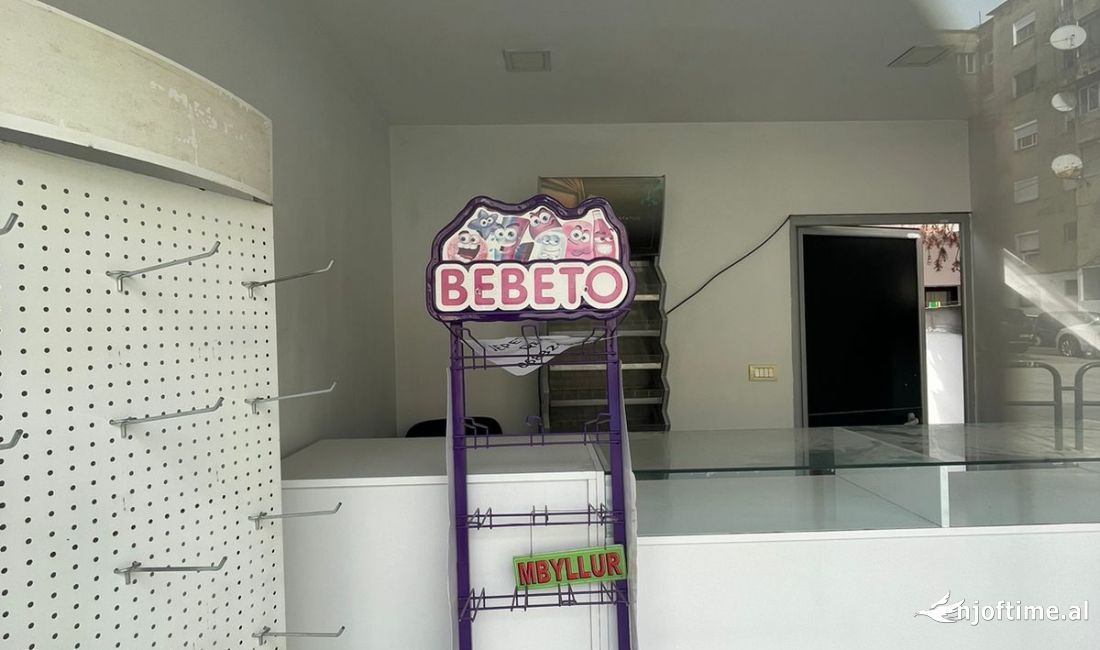 JEPET ME QERA AMBJENT 18M2 250 EURO RRUGA E KAVAJES