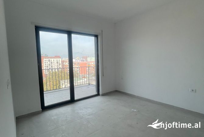 Ambiente Commerciale in Affitto 3+1 a Tirana - 2,000 Euro