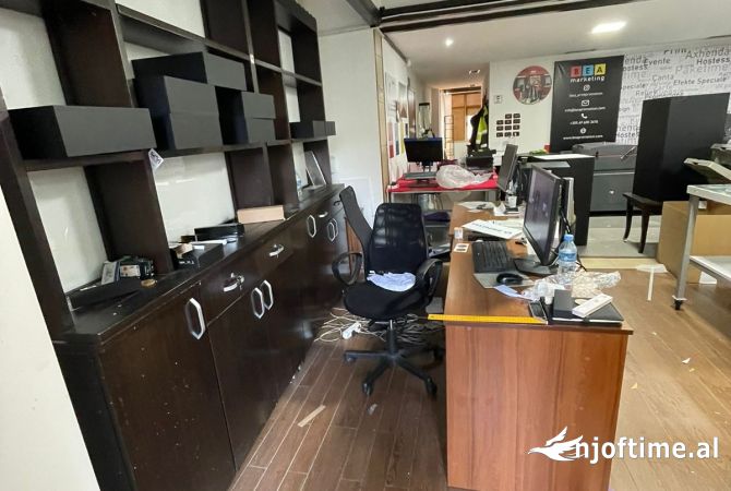 Ambiente Commerciale in Affitto 3+1 a Tirana - 800 Euro