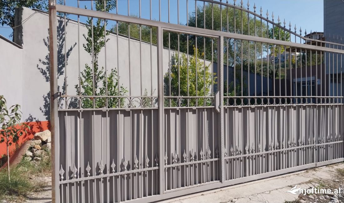 JEPET ME QERA MAGAZINE 200M2+400M2 400 EURO KINOSTUDIO