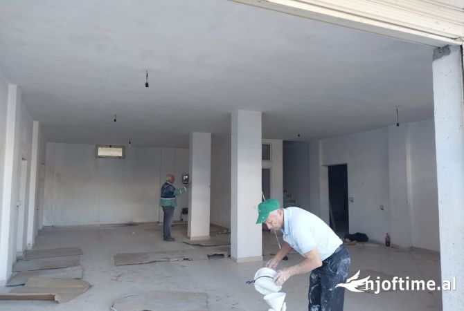 Ambiente Commerciale in Affitto 4+1 a Tirana - 400 Euro