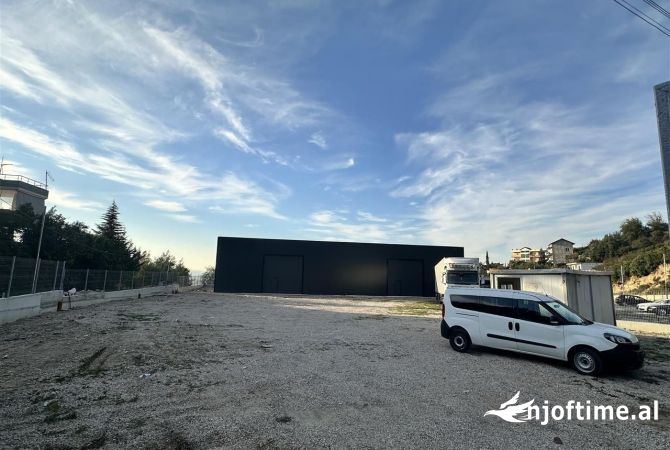 Ambiente Commerciale in Affitto 4+1 a Tirana - 3,000 Euro