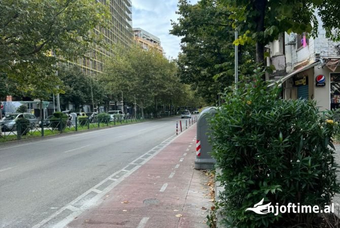 Ambiente Commerciale in Affitto 1+1 a Tirana - 450 Euro